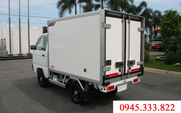 suzuki truck đóng thùng bảo ôn, màu trắng có tải trọng cho phéo chở hàng 500kg. là dong xe tải nhẹ nhất của Việt Nam