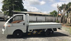Bán xe tải hyundai H150 tải trọng 1.5 tấn thùn lửng màu trắng