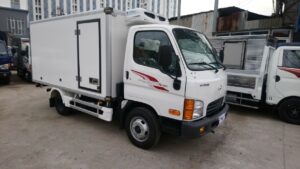 Xe tải 2.5 tấn hyundai thùng đông lạnh tải trọng chuyên chở hàng hoá sau khi đóng thùng: 1.990 kg và tổng tải trọng: 4.995 kg