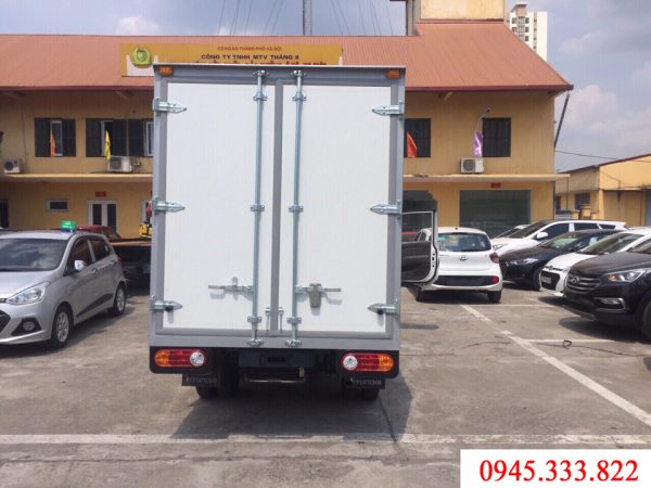 Bán xe tải hyundai H150 thùng đông lại tổng tải trọng 3.5 tấn và tải trọng cho phép chở hàng 1.1 tấn. Xe phù hợp trung chuyển các mặt hàng lạnh trên các quãng đường gần. Các cung đường nhỏ hẹp
